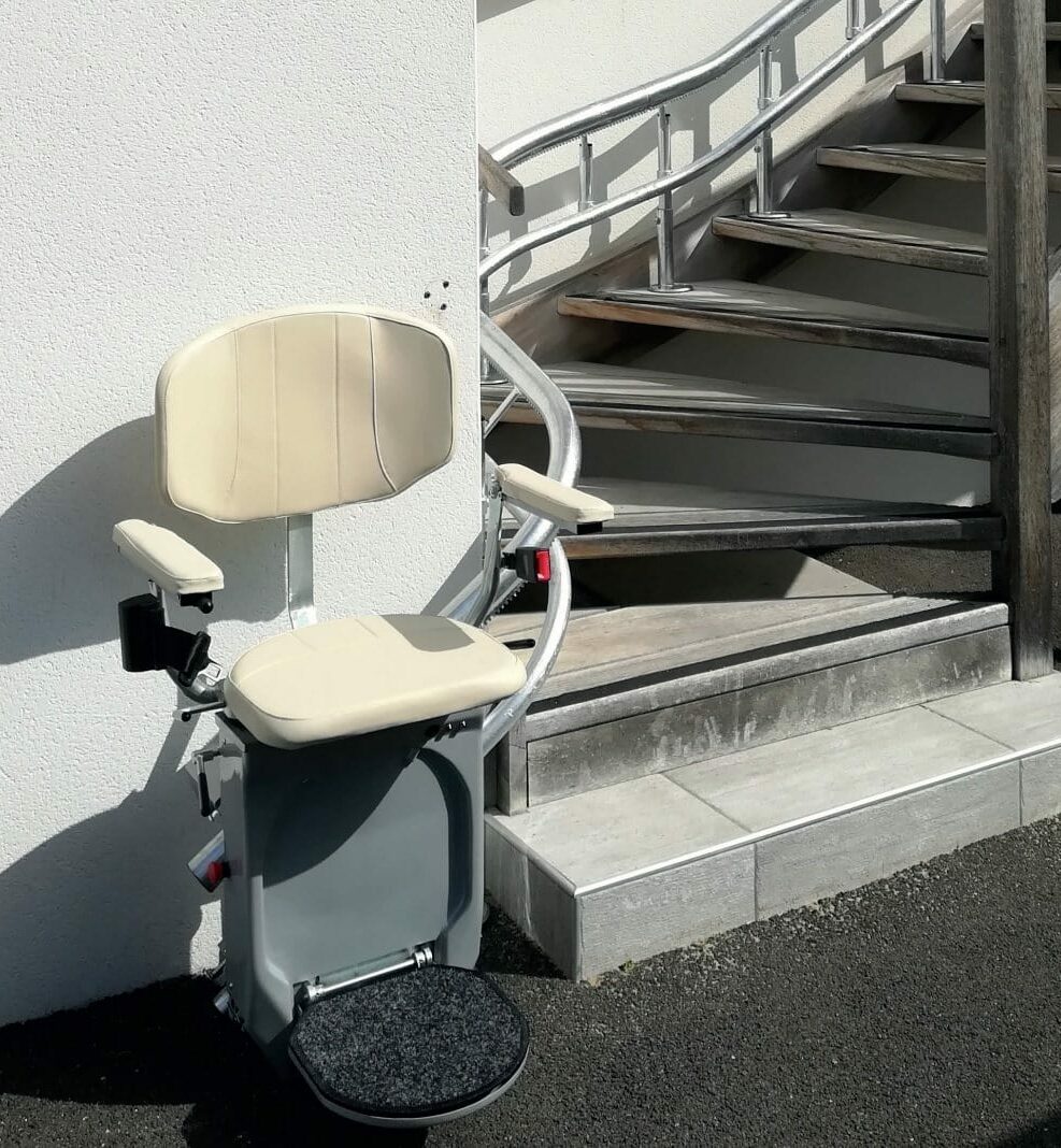 Eliva, un monte-escalier courbe pour l'intérieur et l'extérieur