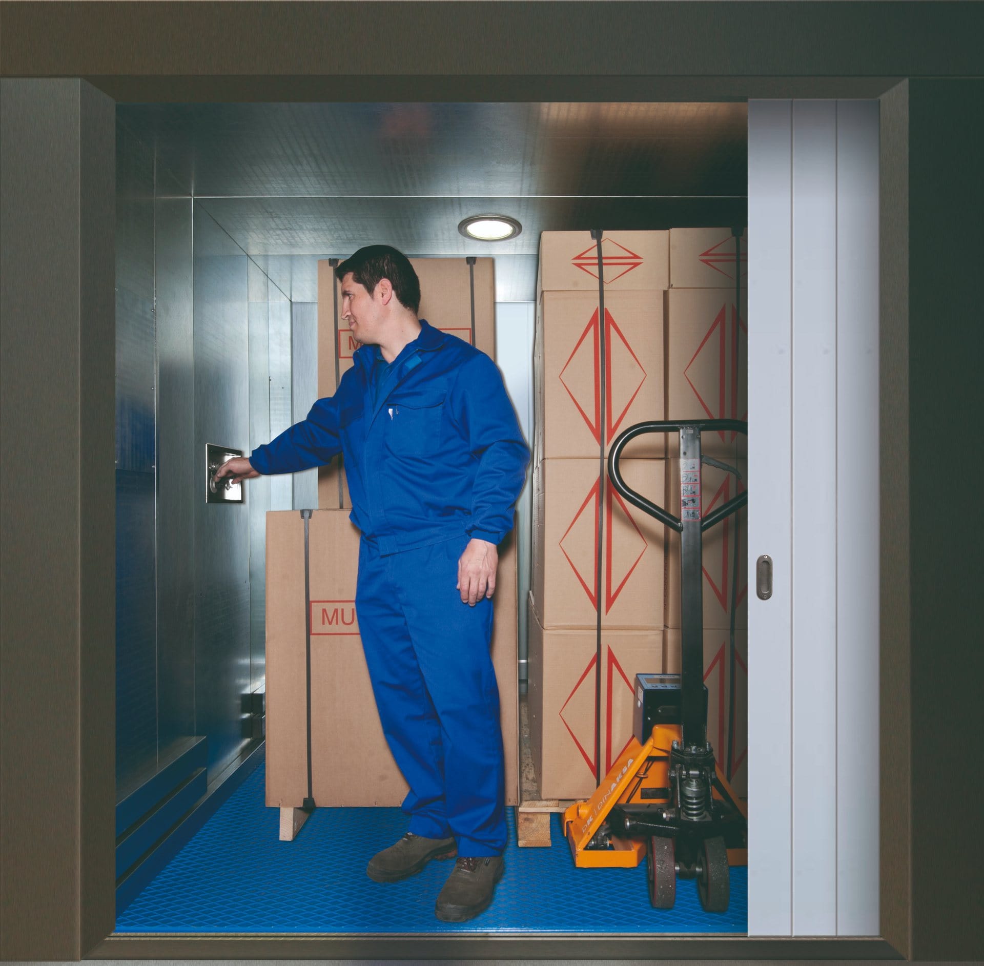 Hidral EHM 1500, un monte-charge accompagné qui offre une grande flexibilité